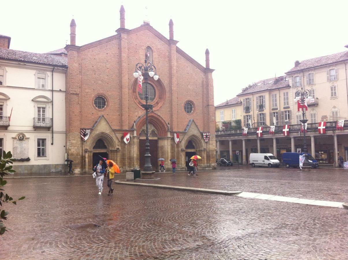 Appartamento In Centro Storico Asti Luaran gambar